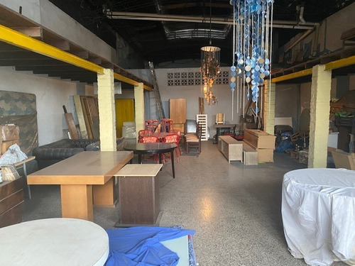 Imagen 4 de 11 de Local, V. Luro, Av. J. B. Alberdi 4647, 220 M2 (480 Cub)