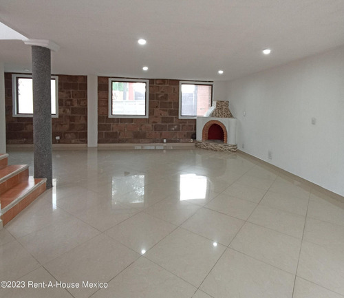 Casa En Venta En Bella Vista Metepec Gis 24-811