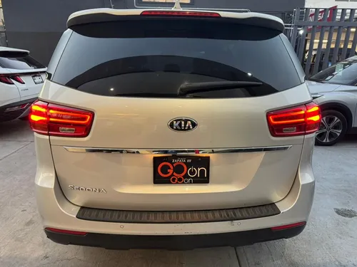 Kia Sedona 3.3 V6 EX Pack Piel 7 Pasajeros At