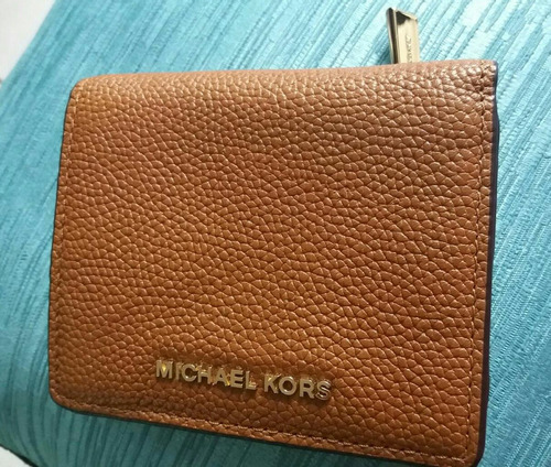 Billetera De Cuero Michael Kors Color Beige Y Azul Original