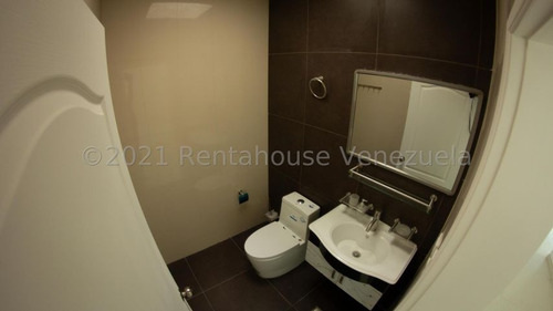 Imagen 5 de 14 de Casa En Venta En Cumbres De Curumo 21-25149 Carolina Fermoso 0424-2083128