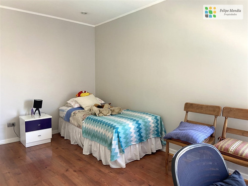 Impecable En Condominio 5 Dorm. Servicio Y Sala De Estar.