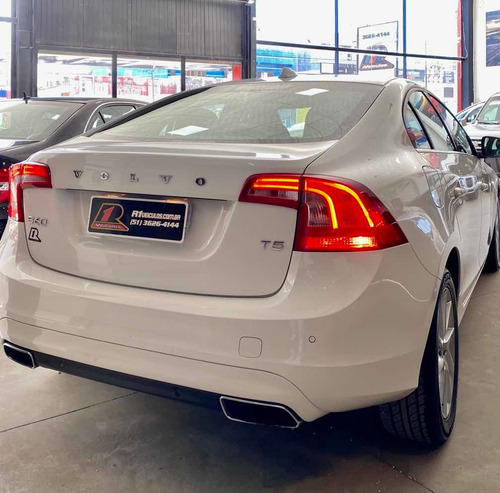 Volvo S60 2015 2.0 T5 Kinetic Drive-e 4p