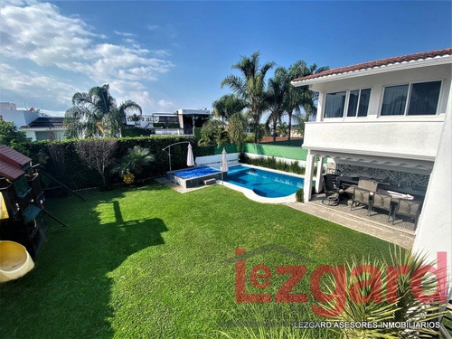 ¡vive El Lujo En Lomas De Cocoyoc! Casa En Venta Con Todas Las Comodidades.
