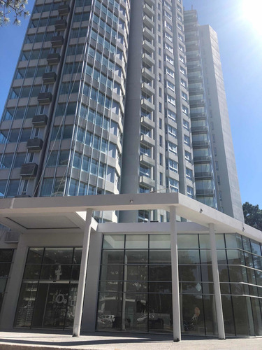 Imagen 1 de 14 de Punta Del Este Piscina Abierta Y Cerrada Climatizada Gimnasi