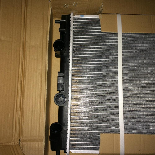 Imagen 4 de 4 de Radiador Renault Sandero
