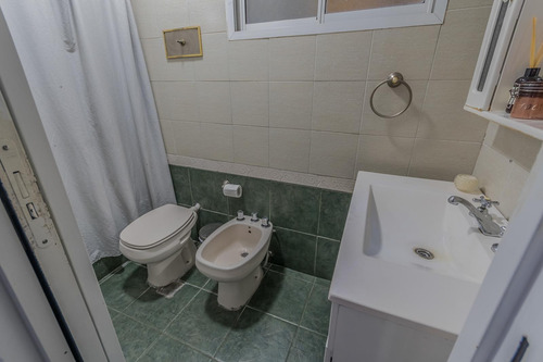 Venta P.h. 4 Ambientes, Con Patio, Quincho Y Terraza Propia. Barrio Flores. A Nuevo !!!
