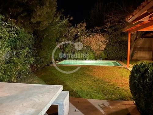 Casa En Venta De 5 Dorm. En Lo Barnechea