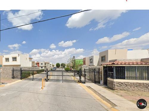 Casa Ubicada En Colonia Parcela Ejido Jesús Carranza. Con 2 Recamaras Con 169m2. A Unos Minutos De Plaza Senderos.
