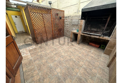 Se Vende Casa Comercial En Avenida Juan Cisternas