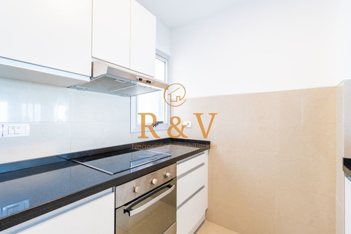 Imagen 19 de 28 de Apartamento De Tres Dormitorios En Suite En Alquiler Con Vista El Mar En Primera Lãnea Playa Brava