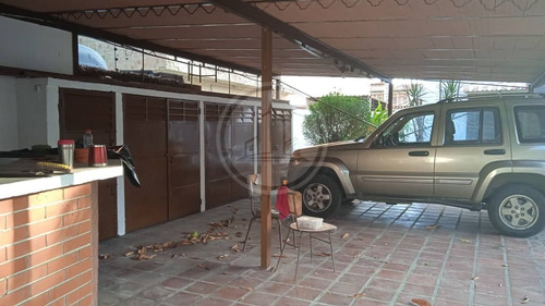 Hermosa Casa Céntrica Ideal Para Proyecto Comercial En La Urbanización Los Caobos. 002jsc