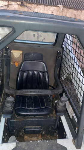 Imagem 10 de 11 de Mini-carregadeira Bobcat S185 S-185 1.000 Horas Com Joystick