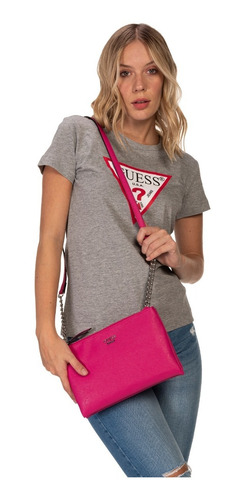 Imagen 3 de 7 de Bolsa Guess Kalei Mini Dbl Zip Crossbody En Color Fucsia