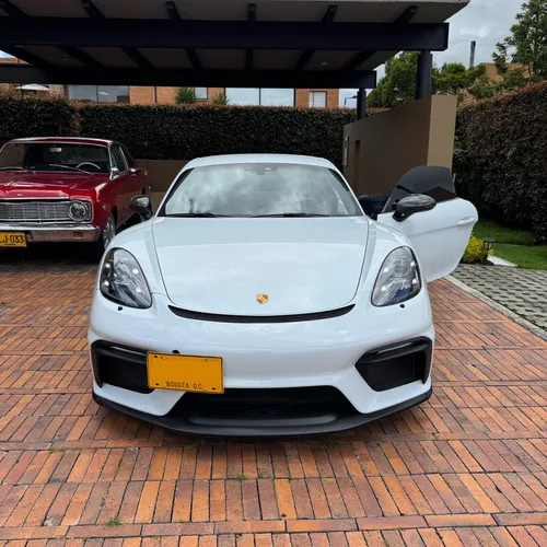 Porsche 718 Cayman GT4