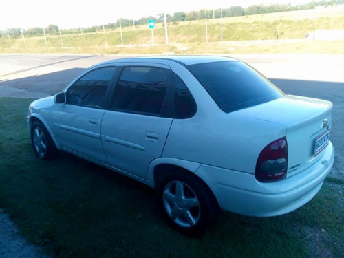 Imagen 5 de 8 de Chevrolet Corsa 2010