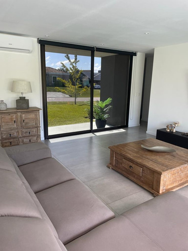 Casa En Venta, 3 Dormitorios, Barrio Privado, Piscina.