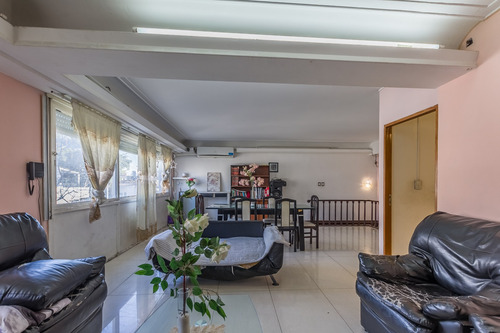 Taller Con Vivienda En Caba: Lote Propio, Terraza Y Quincho
