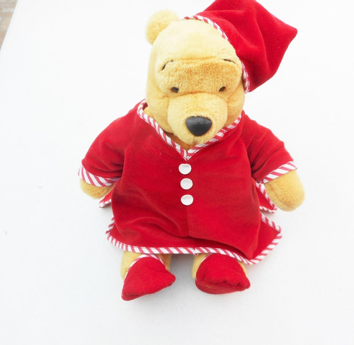 Peluche De Winnie Pooh Con Pijama Y Sandalias