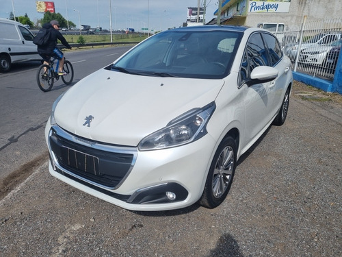 Imagen 2 de 18 de Peugeot 208 2016 1.6 Feline