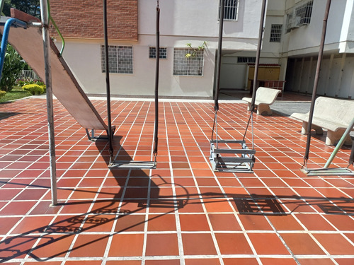 Pent House En Venta En Montalbán De 200 M2 En Edificio Bajo