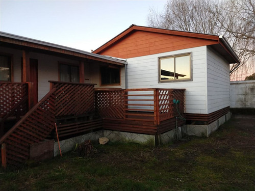 Casa En Venta De 5 Dorm. En Quillón
