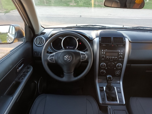 Imagen 20 de 24 de Camioneta Suzuki Grand Vitara Jiii, 4x4, 2010, Motor 2.4