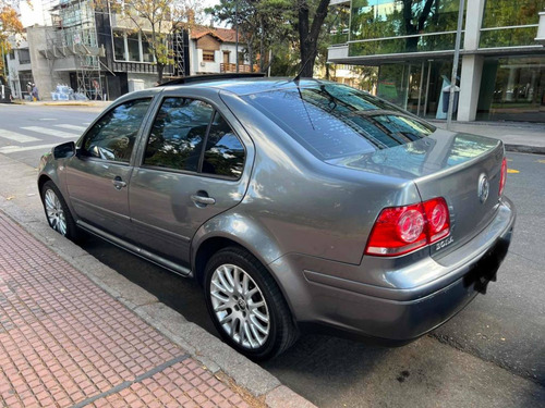 Imagen 7 de 12 de Volkswagen Bora 2012 1.8 Highline T Tiptronic Cuero