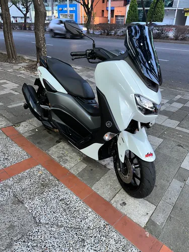 Nmax Connected