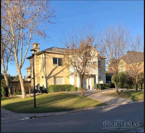 Casa En Venta Con 4 Dormitorios En Solares Del Talar