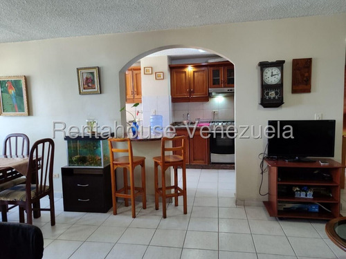 María E. Vende Cómodo Y Fresco Apartamento En Las Guacamayas, Lara#25-17031**