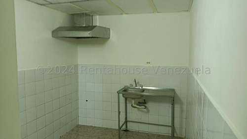 Julio Latouche 24-21922 Local Comercial En Venta Centro Comercial Gran Bazar Centro De Valencia.