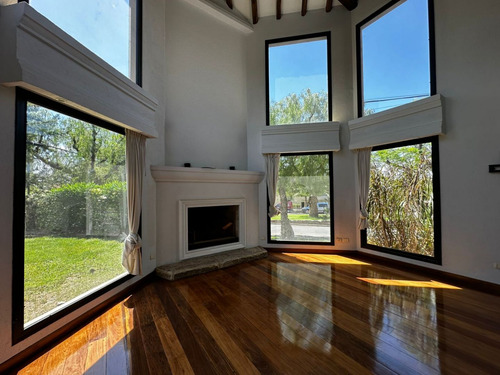 Casa En Venta En Dalvian Sa
