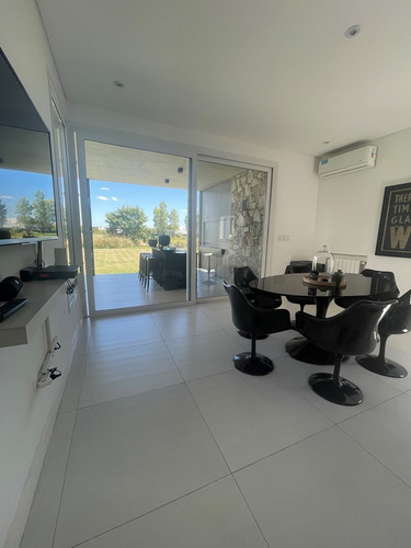 Imagen 9 de 30 de Casa En Venta En El Golf, Nordelta, G.b.a. Zona Norte