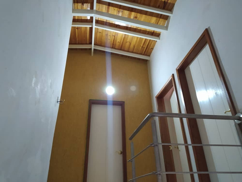 Imagen 13 de 23 de Townhouse En Venta En Av Aragua, Urb Karol Home. 04121994409