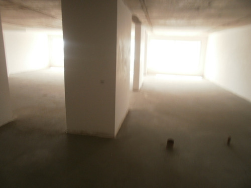 Edificio A Estrenar, Se Alquila U$s 14/m2 Todo Un Piso En Gris O Fracciones, A Negociar