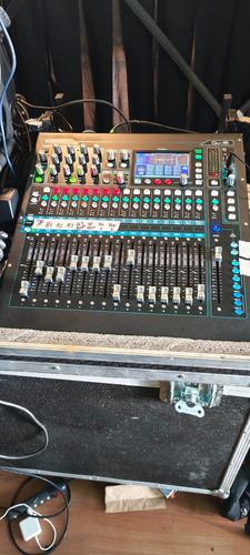 Allen & Heath Qu-16 Con Fligth Case ! (Usado)