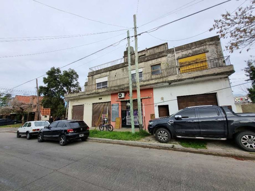 Departamento 4 Amb. Mas 4 Locales Comerciales