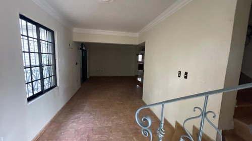 Casa De Esquina En La Castellana En Venta