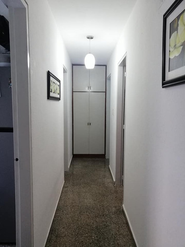 Imagen 3 de 9 de Apartamento De 2 Dormitorios Y 1 Baño, A 3 Cuadras Terminal Nueva.