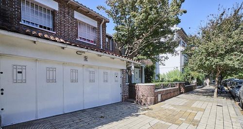 Casa De Estilo Con Doble Frente Jardin Y Garage En Belgrano R