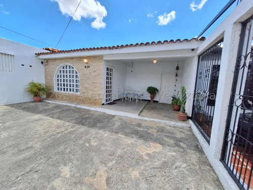 Casa En Venta Yucatan , Zona Norte Barquisimeto, Amplia, Tanque Subterraneo, Mls 24-22024 Dh