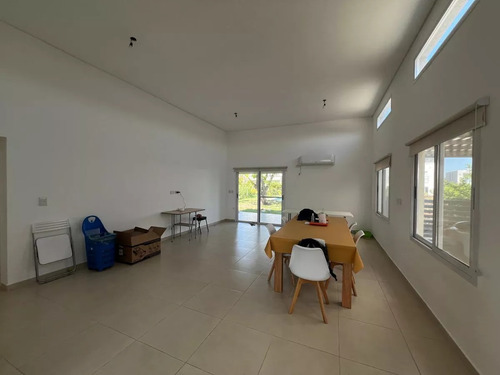 Casa 4 Amb Con Pileta Barrio Santa Elena Pilar Del Este