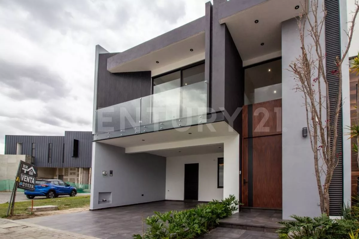 Casa En Venta 3 Recámaras Frente A Centro Comercial Lomas De Angelópolis, Puebla