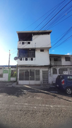 Casas En Venta En San Cristóbal. (+ 3 Apartamentos)