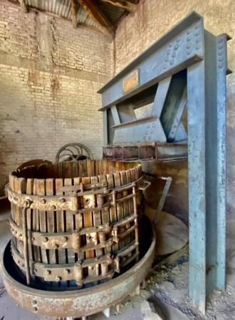 Imagen 10 de 30 de Greenwood Vende Bodega Y Casa En Lujan De Cuyo, Ideal Para Inversores De Experiencias Gastronomicas Y Guarda De Vinos