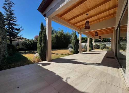 Se Vende Cómoda Casa Familiar En El Polo A, Machali.