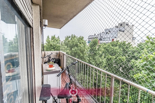 Venta Departamento 2 Ambientes 43m² Con Balcón Al Frente En Boedo Con Renta Asegurada Apto Crédito