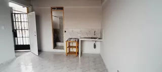 Habitación Con Baño Y Kitchen Cerca Al Aeropuerto