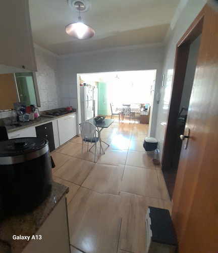 Oportunidade, Linda Casa Plana, Perto De Todo Tipo De Comérc